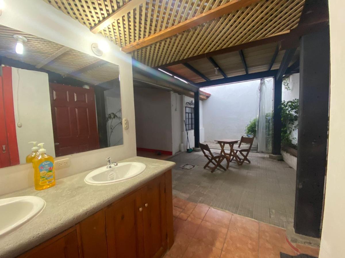 El Extranjero Hostal Antigua Esterno foto