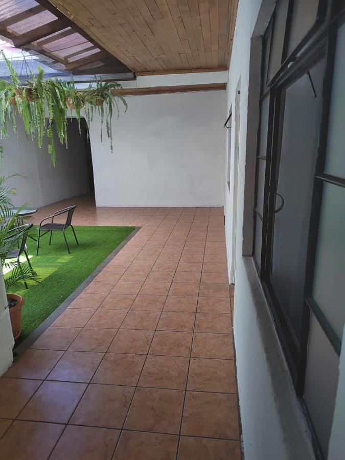 El Extranjero Hostal Antigua Esterno foto