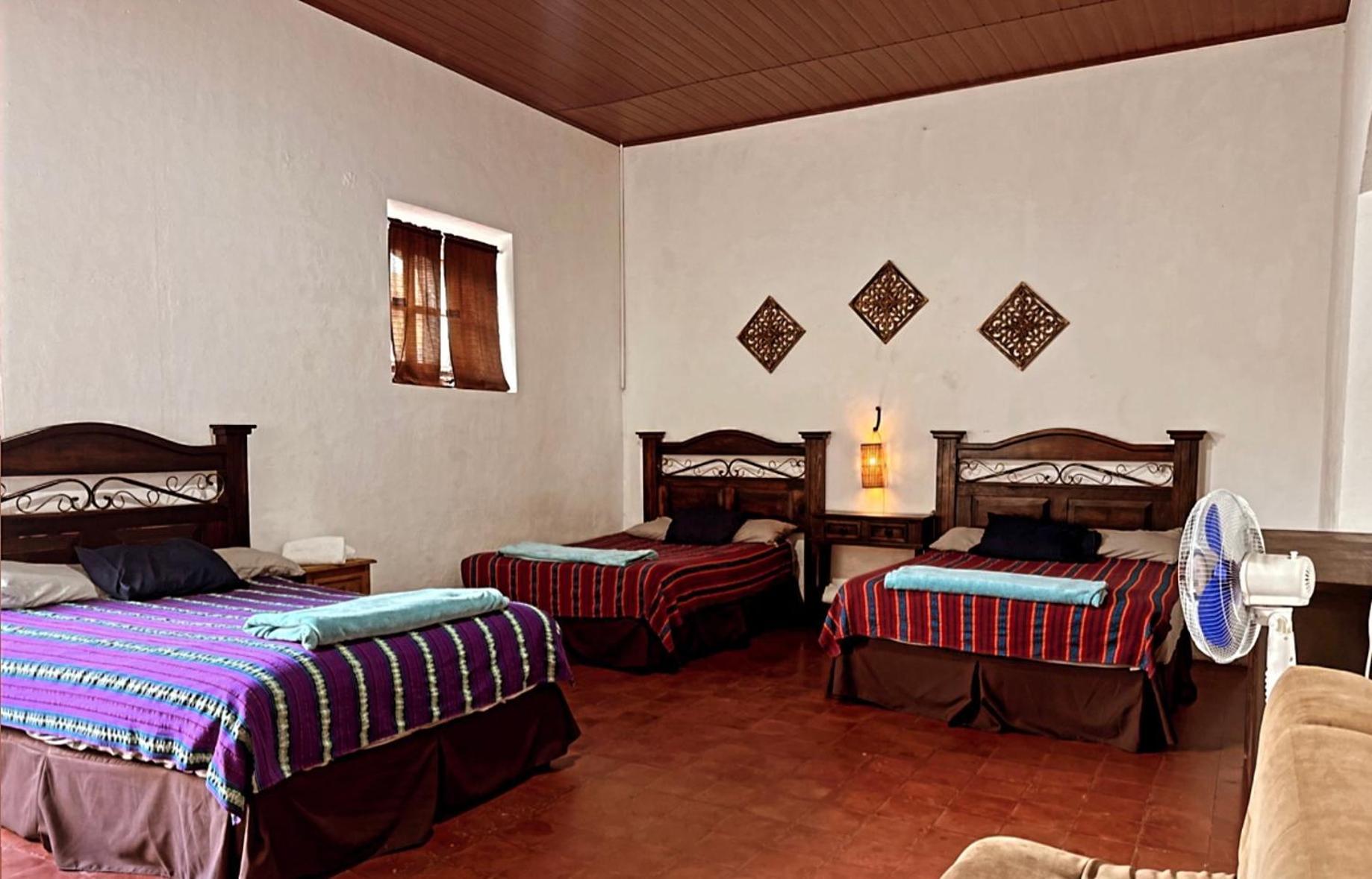 El Extranjero Hostal Antigua Esterno foto