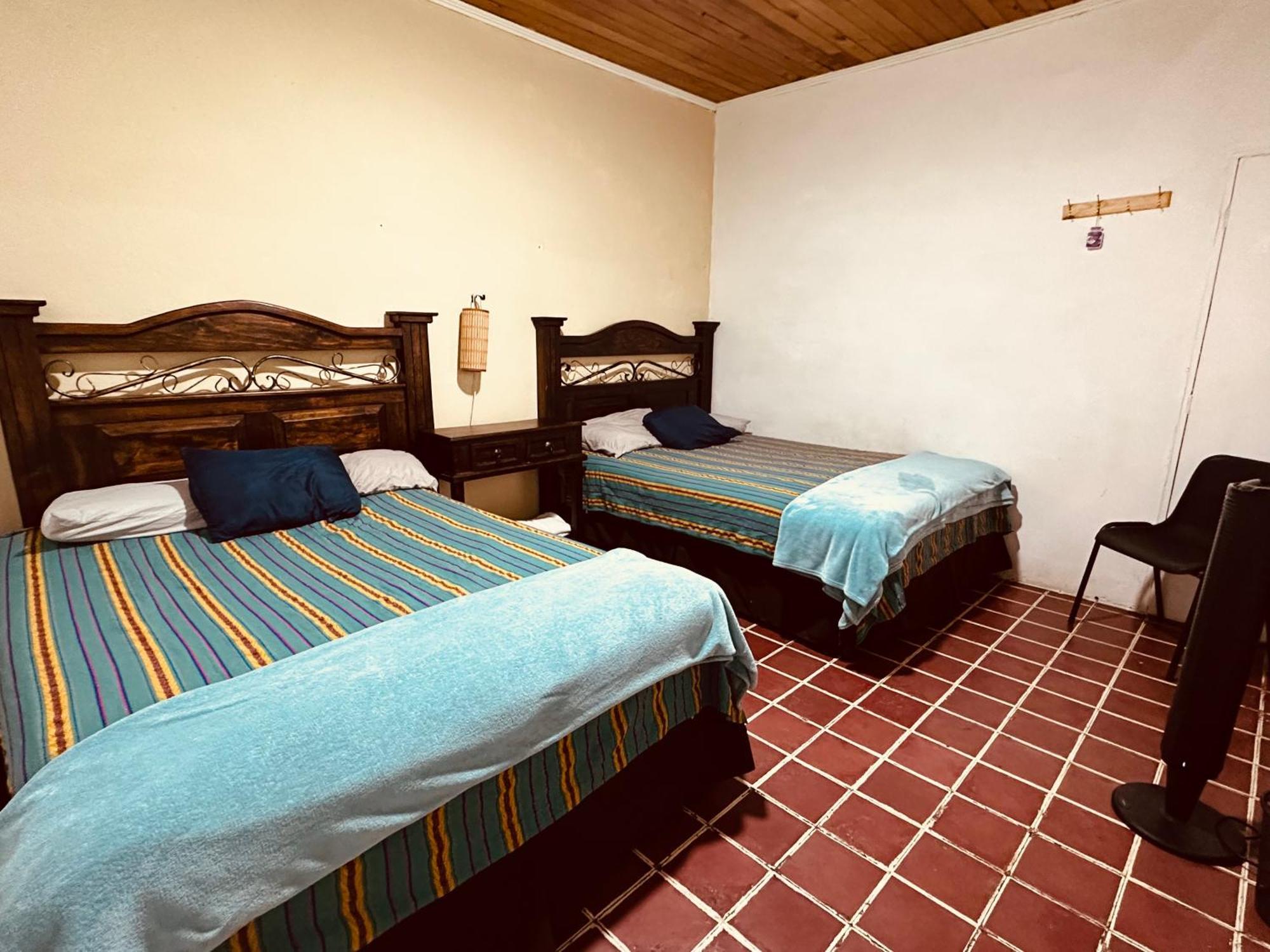 El Extranjero Hostal Antigua Esterno foto
