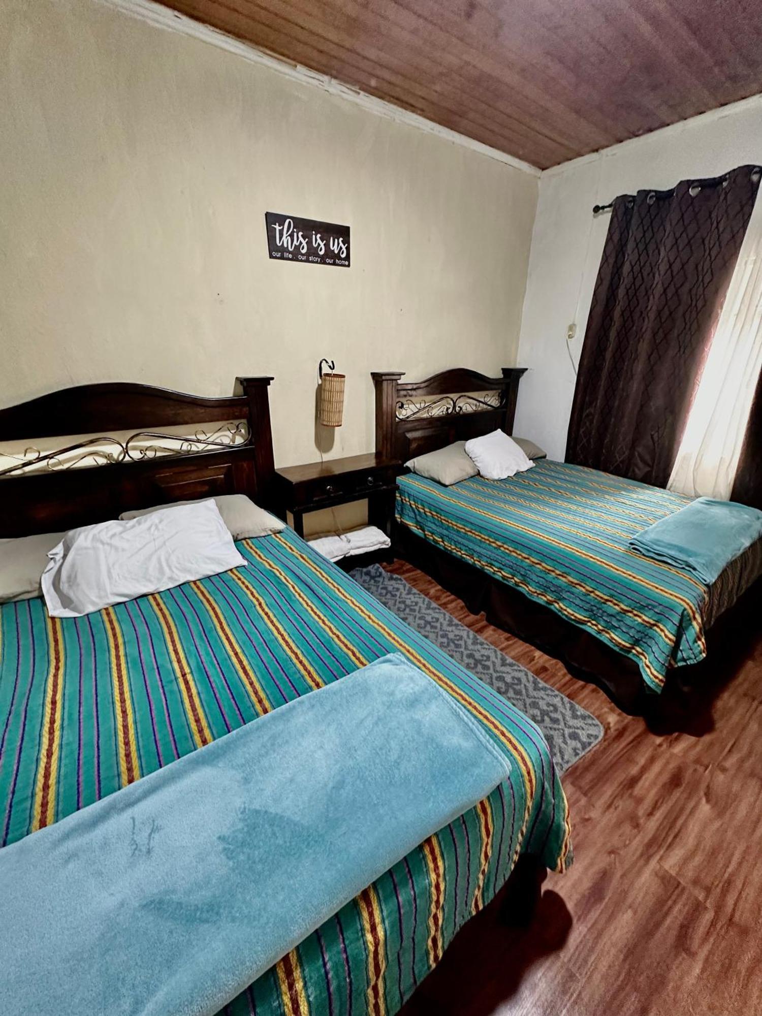 El Extranjero Hostal Antigua Esterno foto
