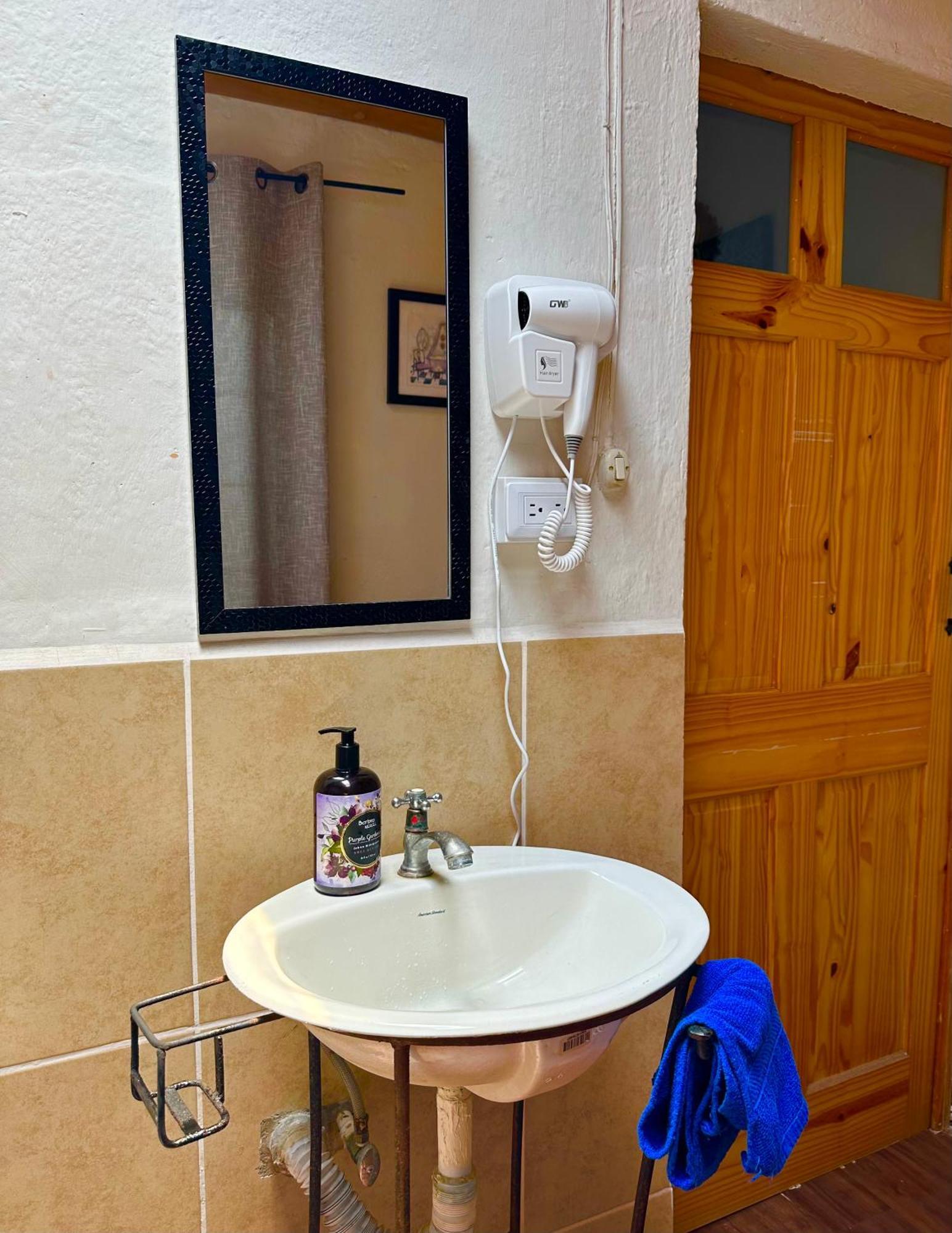 El Extranjero Hostal Antigua Esterno foto