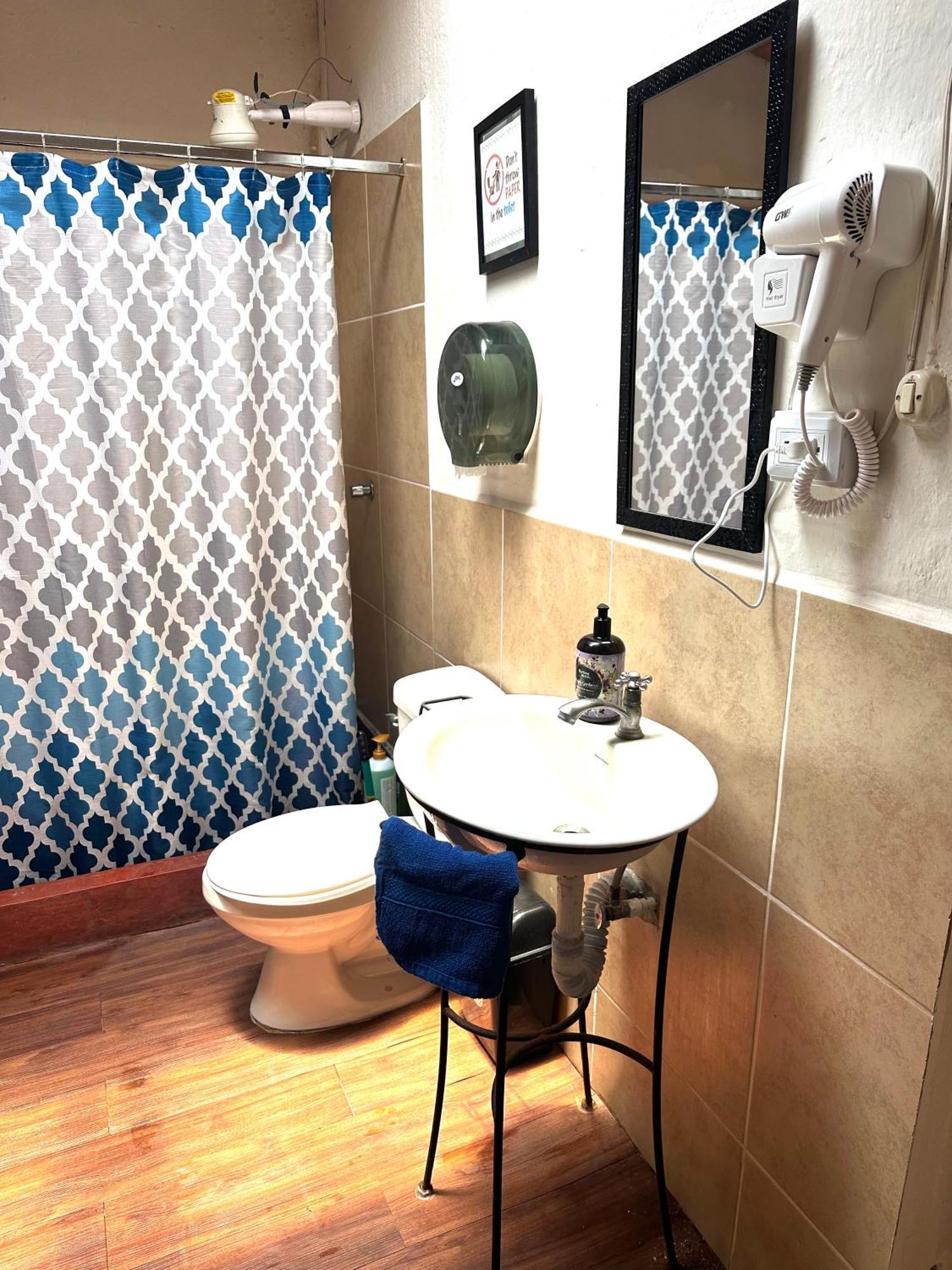 El Extranjero Hostal Antigua Esterno foto
